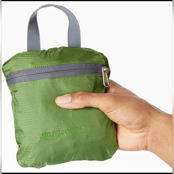 Amazon Basics Ultralight Daypack - Picture 3 of 4